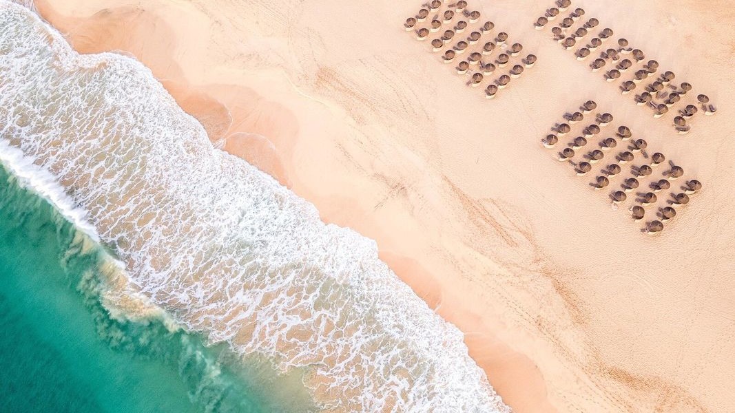 Luftaufnahme vom Strand und dem Meer, ROBINSON CABO VERDE | © ROBINSON