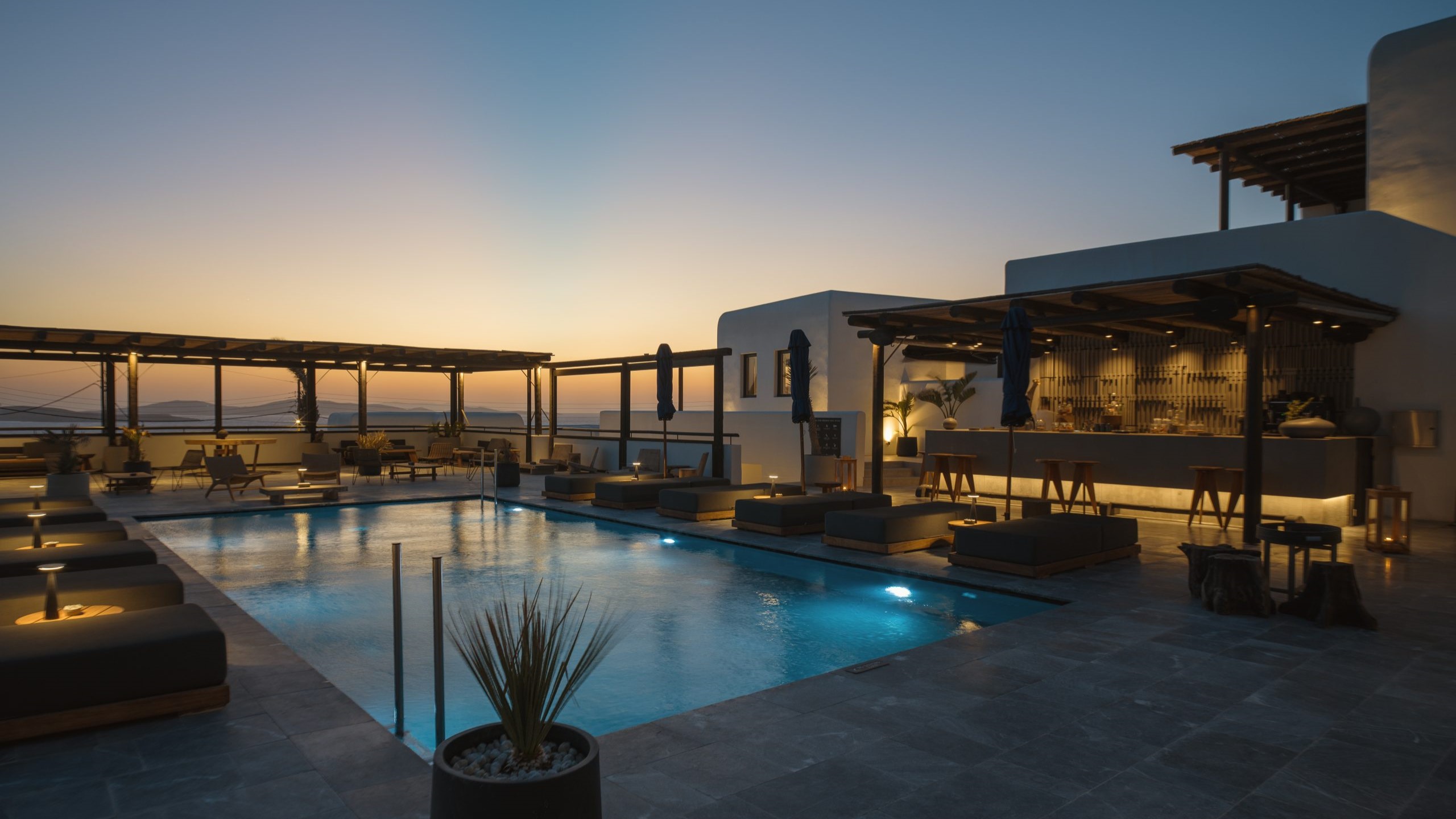 Pool im Sonnenuntergang | © ananea Mykonos