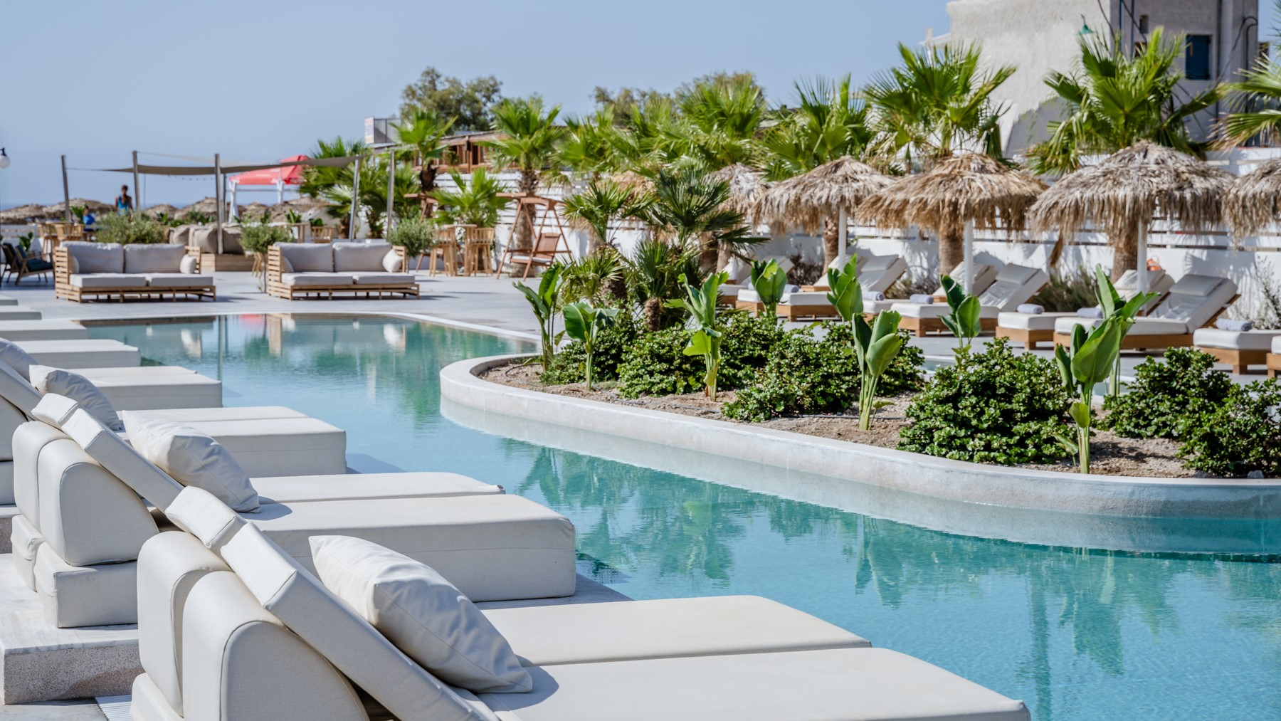 Pool mit Liegen im TUI BLUE Meltemi | © TUI BLUE