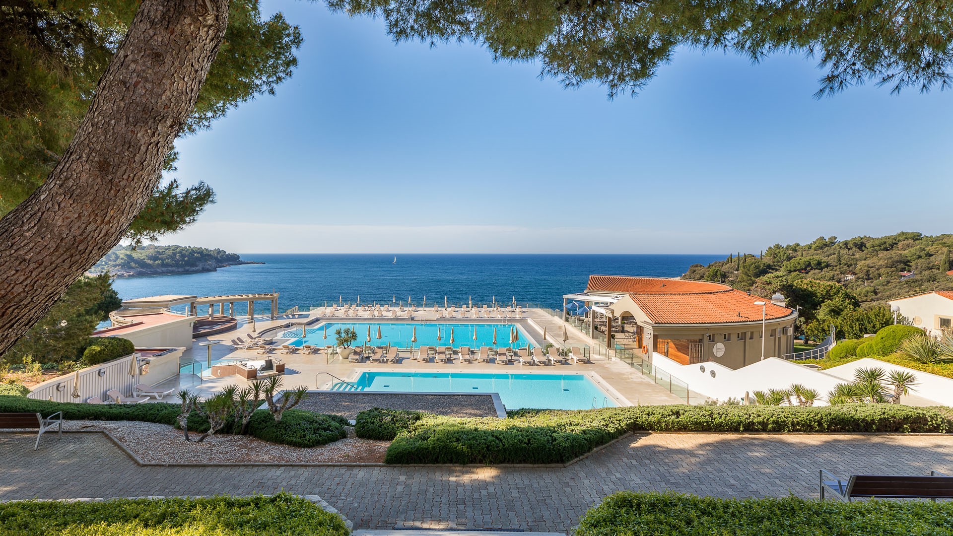 Pools mit Blick auf das Meer | © Park Plaza Verudela Pula