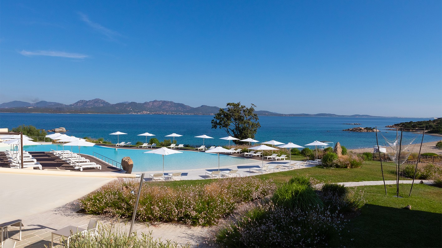 Pool mit Blick auf das Meer | © Cala Cuncheddi – VRetreats