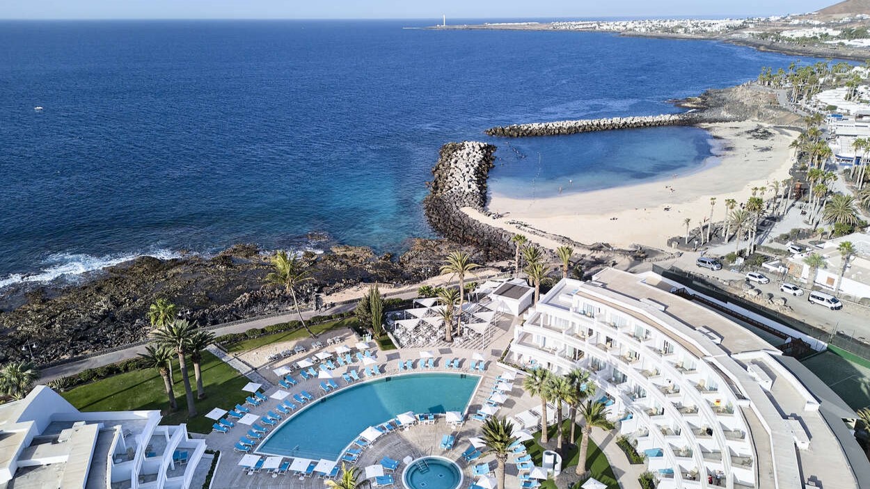 Overview auf das Iberostar Selection Lanzarote Park und die Bucht | © Iberostar Hotels & Resorts