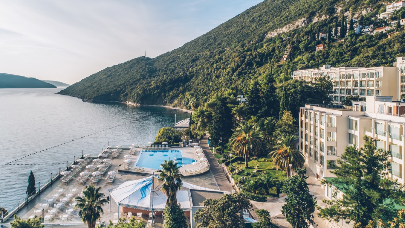 Anlage mit Blick auf das Meer, Iberostar Waves Herceg Novi | © Iberostar Hotels & Resorts