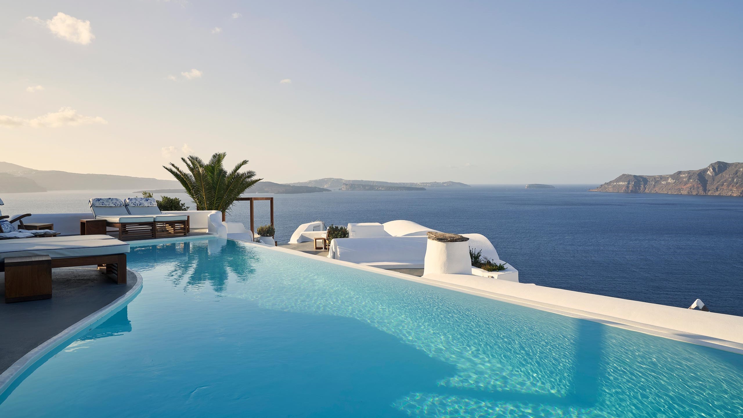 Infinity-Pool mit Blick auf die Ägäis | © Katikies Santorini