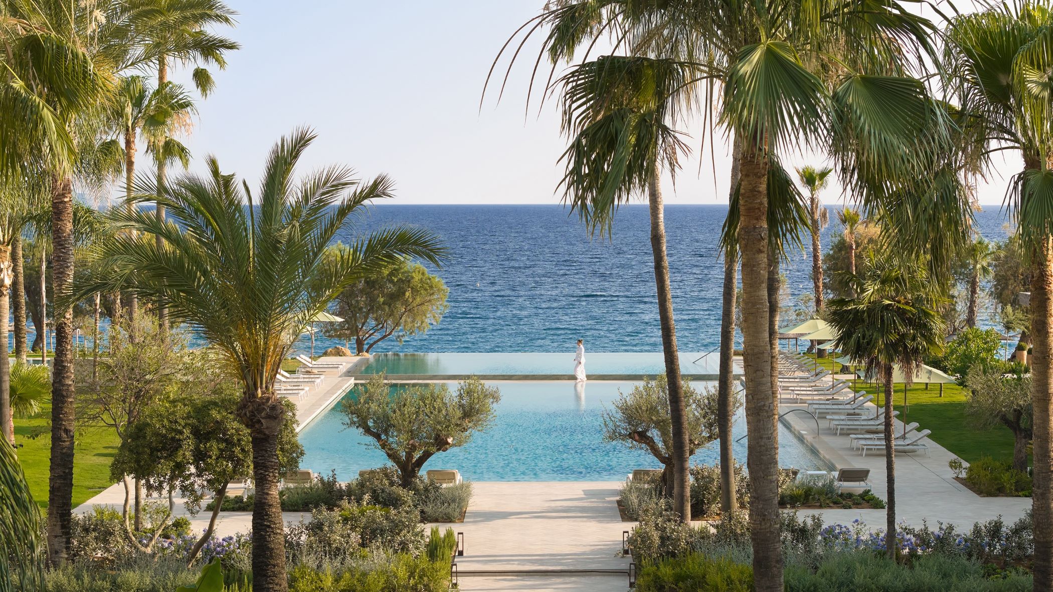 Pool mit Blick auf das Meer, Grecotel Filoxenia Kalamata | © Grecotel