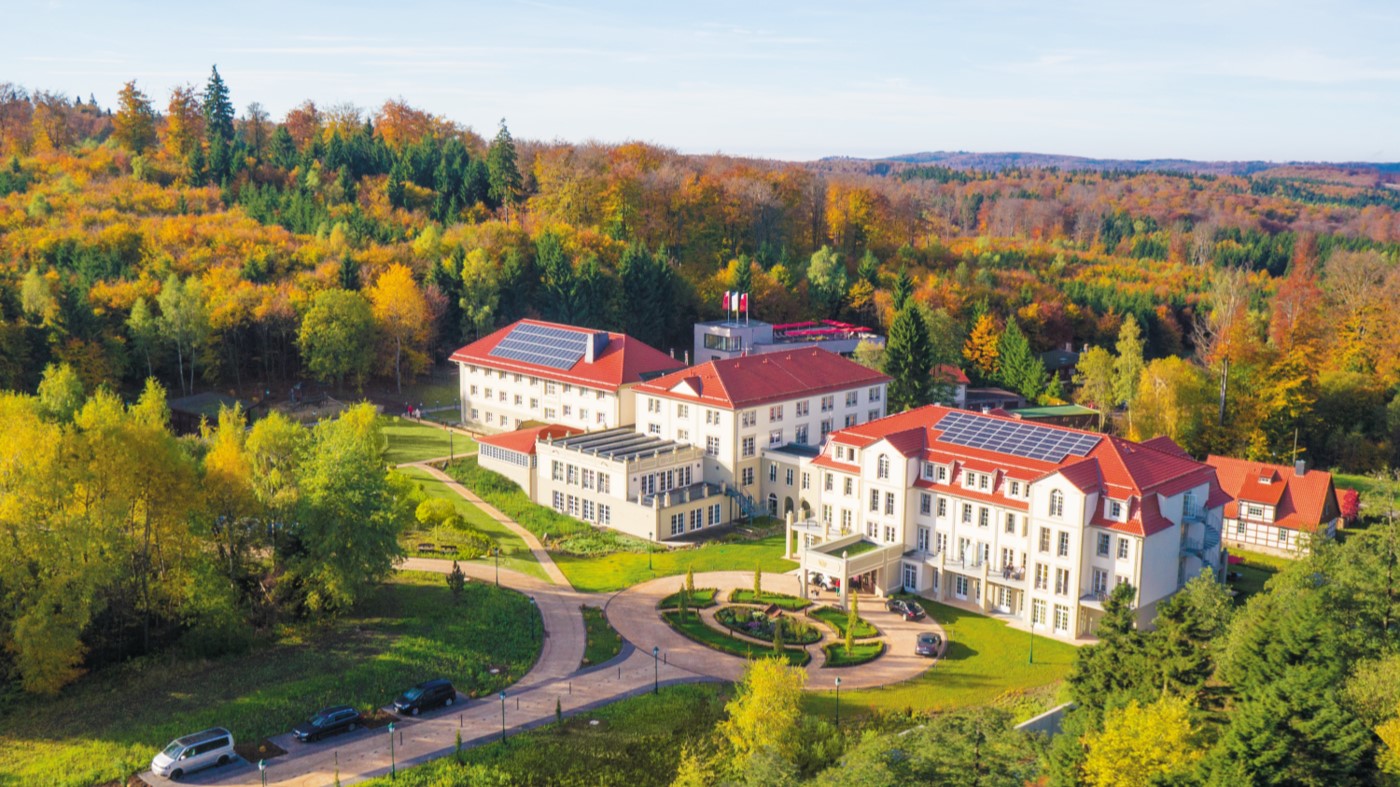Overview auf das Hotelgebäude und -gelände | © Naturresort & Spa Schindelbruch