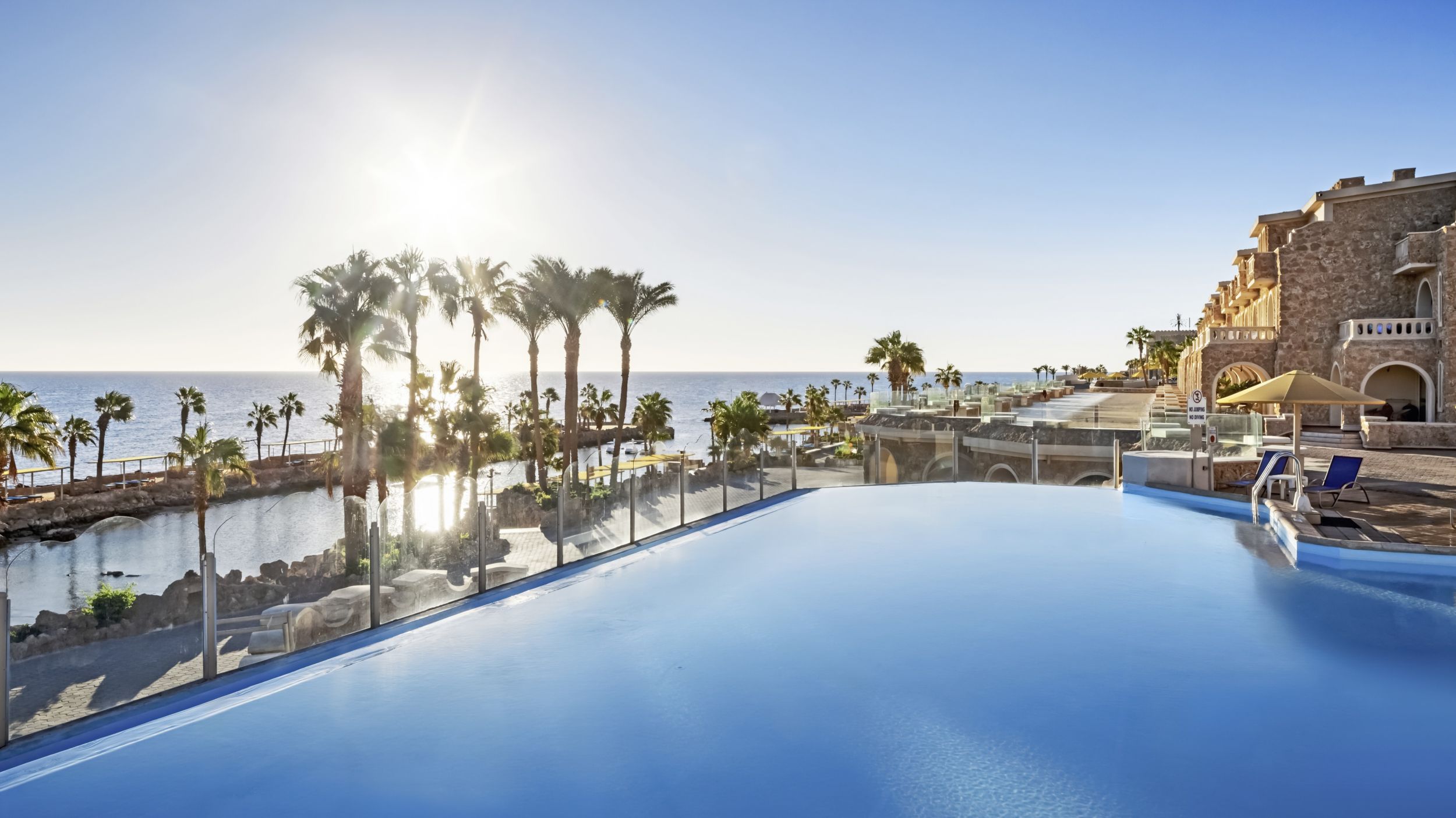 Infinity-Pool des Pickalbatros Citadel Resorts mit Blick auf der Meer | © DERTOUR