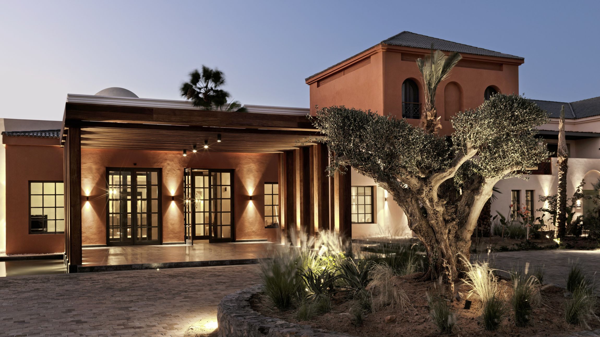 Die schöne beleuchtete Anlage des The Chedi El Gouna Resorts | © DERTOUR