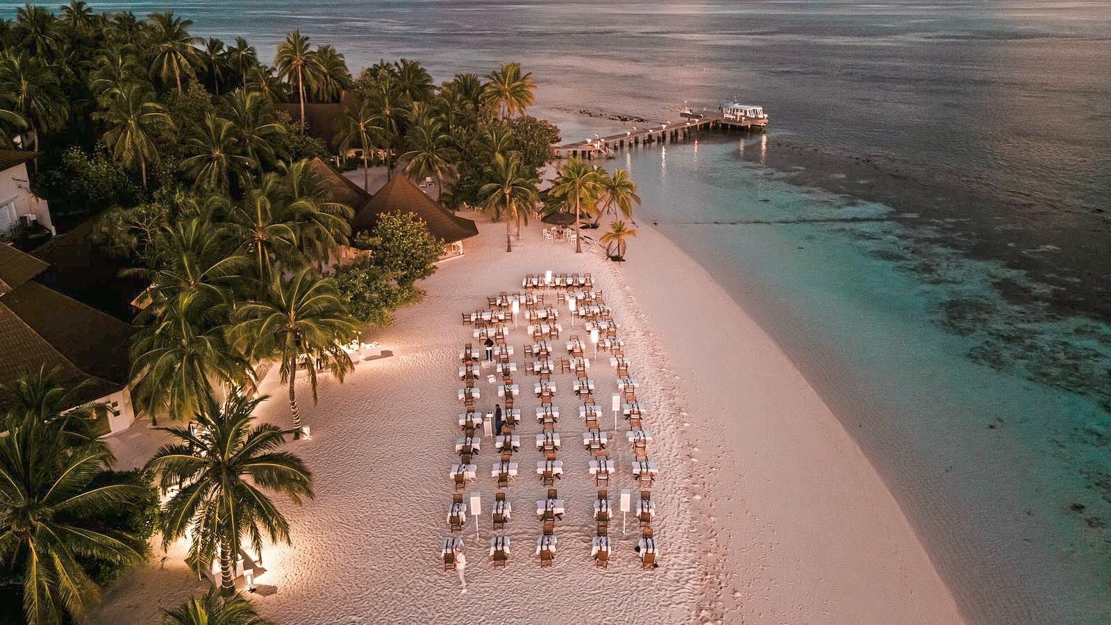 Der Strand des ananea Diamonds Athuruga Resorts in der Dämmerung | © DERTOUR